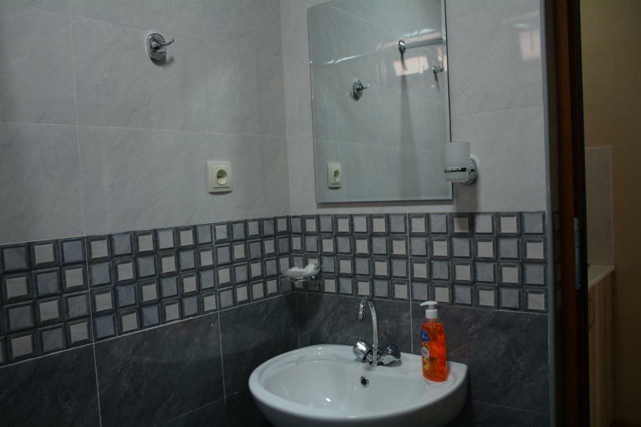Hotel Central Кутаиси Екстериор снимка